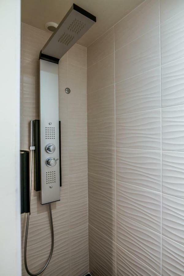 Les Vagues Hotel Restaurant บิสการ์รอส-ปลาจ ภายนอก รูปภาพ
