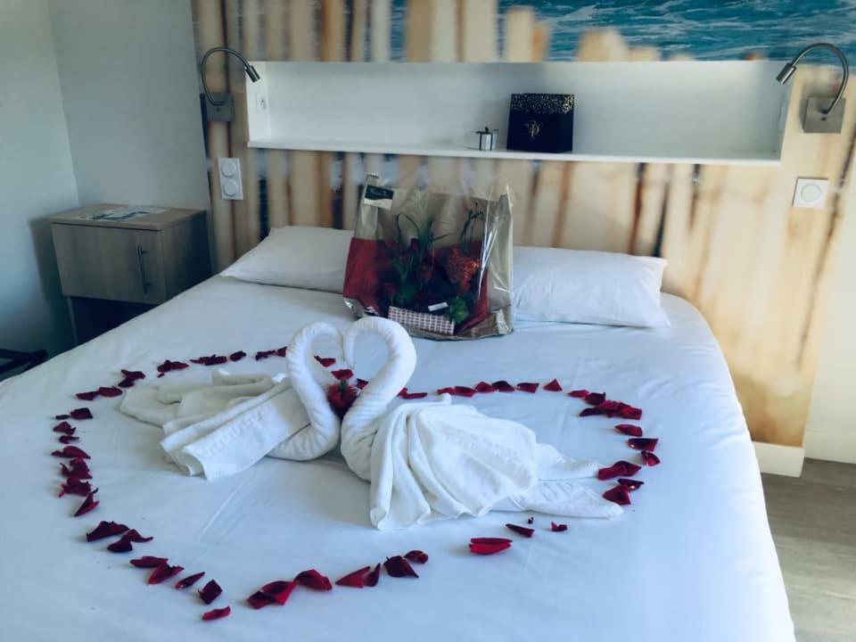 Les Vagues Hotel Restaurant บิสการ์รอส-ปลาจ ภายนอก รูปภาพ